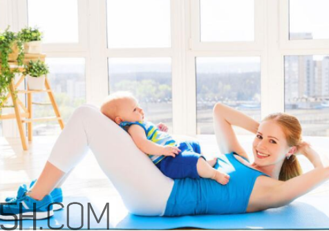 卷腹和仰臥起坐哪個效果好？做卷腹運(yùn)動的幾個要點(diǎn)