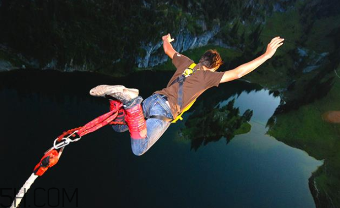 蹦極可以戴隱形眼鏡嗎？蹦極的注意事項