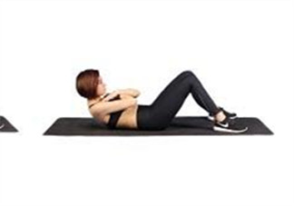 卷腹和仰臥起坐哪個(gè)效果好？做卷腹運(yùn)動(dòng)的幾個(gè)要點(diǎn)