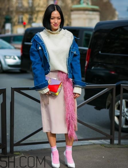 白色毛衣外套怎么搭配？白色毛衣配什么顏色外套？