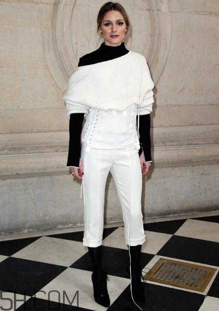 白色毛衣外套怎么搭配？白色毛衣配什么顏色外套？