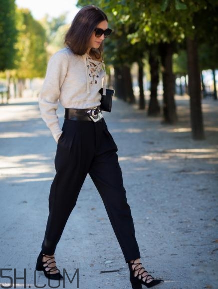 白色毛衣配什么褲子？白色毛衣搭配褲子圖片