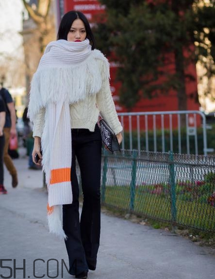 白色毛衣配什么褲子？白色毛衣搭配褲子圖片