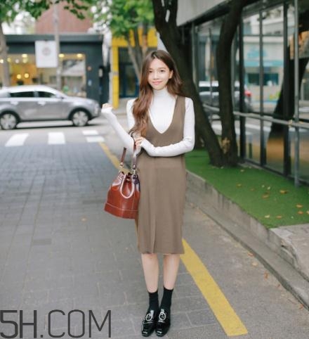 白色毛衣配什么鞋子？白色毛衣搭配鞋子圖片