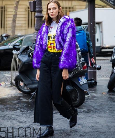 短款皮草下身搭配什么？短款皮草怎么搭配？