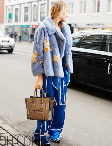 短款皮草下身搭配什么？短款皮草怎么搭配？