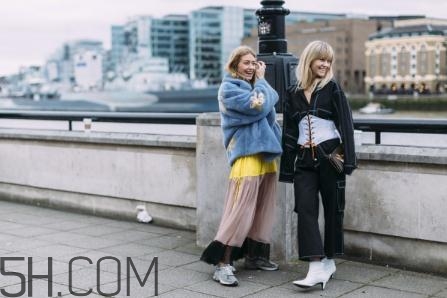 短款皮草下身搭配什么？短款皮草怎么搭配？