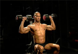 做肩推要沉肩嗎？肩推下背痛是什么原因？