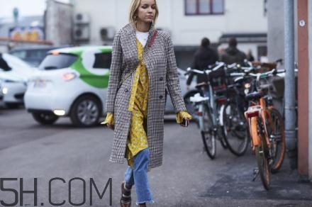 格子大衣里面怎么搭配？格子大衣搭配圖