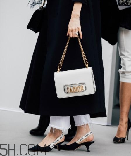 白色包包臟了怎么辦？白色包包臟了用什么洗？