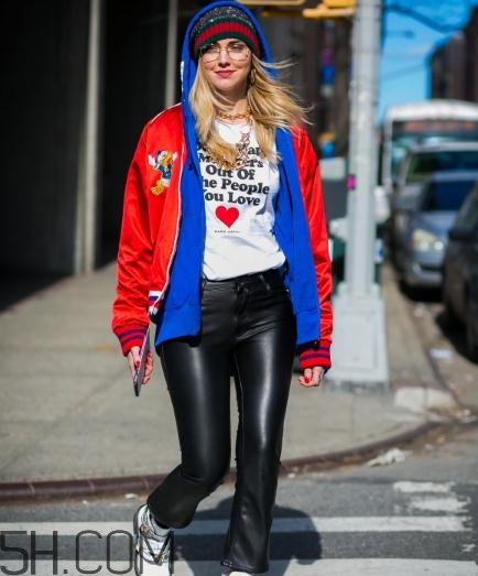 紅色衣服染色了怎么辦？紅色衣服染上黑色怎么洗掉？