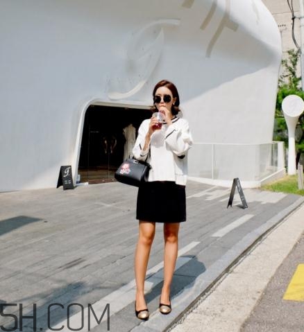 白色針織衫染色了怎么辦？白色針織衫染色怎樣洗？