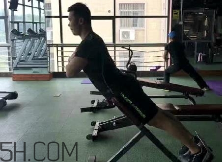 山羊挺身和硬拉哪個好？山羊挺身動作的好處