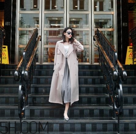 粉色衣服配什么顏色的褲子？粉色衣服搭配褲子圖片