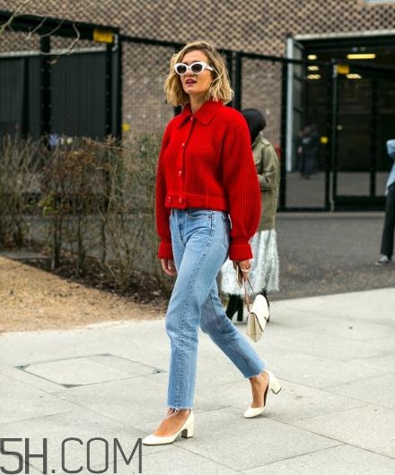 紅色衣服配什么顏色包包？紅色衣服搭配包包圖片