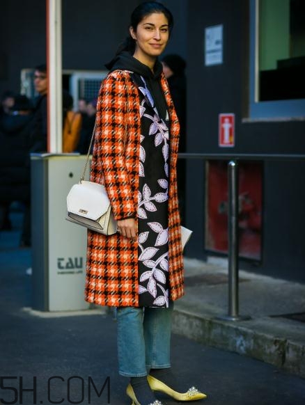 白色包包有劃痕怎么辦？白色包包上的劃痕能恢復(fù)嗎？