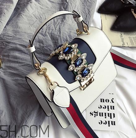 白色包包被衣服染色了怎么辦？白色包包染色怎么去除？