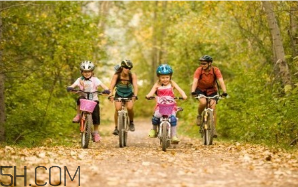 小孩攀巖的好處有哪些？戶外活動(dòng)對(duì)孩子的好處