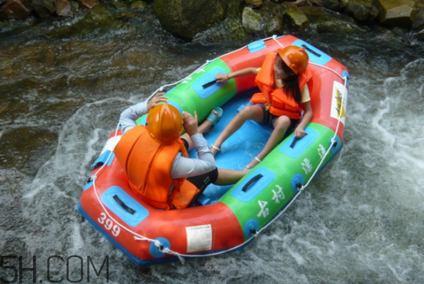 漂流小孩多大可以玩？漂流穿什么衣服鞋子合適？