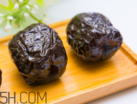 黑棗可以補(bǔ)血嗎 補(bǔ)血吃黑棗好還是紅棗 黑棗可以補(bǔ)血嗎 補(bǔ)血吃黑棗好還是紅棗