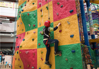 小孩攀巖的好處有哪些？戶外活動(dòng)對(duì)孩子的好處