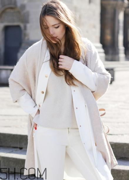 羊毛大衣會起球嗎？羊毛大衣起球怎么辦？