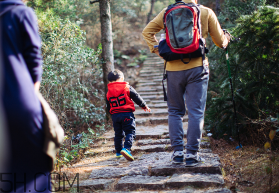 夏天爬山的好處 帶孩子爬山的注意事項 夏天爬山的好處 帶孩子爬山的注意事項