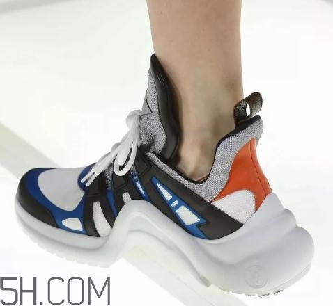 lv2018新款復(fù)古運動鞋多少錢？lv復(fù)古老爹鞋價格