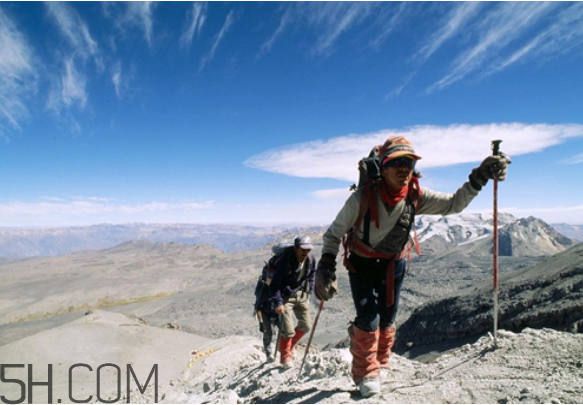 爬山要帶什么吃的？爬山耳鳴怎么回事？