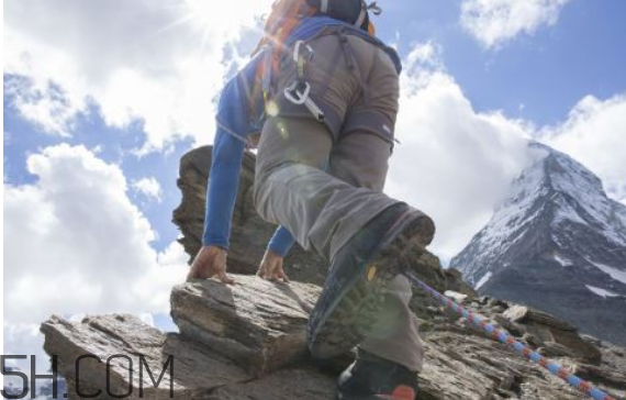 夏天爬山穿什么鞋？經(jīng)常爬山對膝蓋不好嗎？