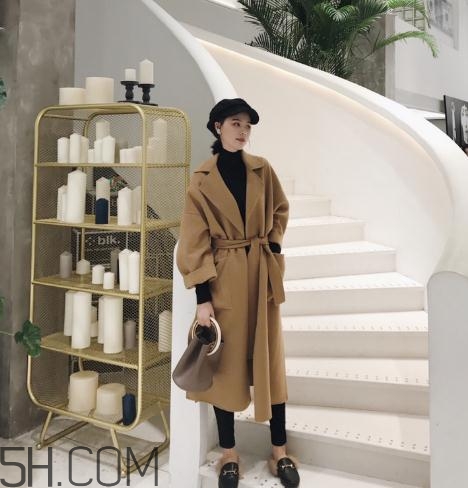 羊毛大衣會(huì)越穿越大嗎？羊毛大衣變形了怎么辦？