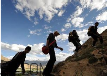 爬山為什么會膝蓋疼？夏季登山注意事項