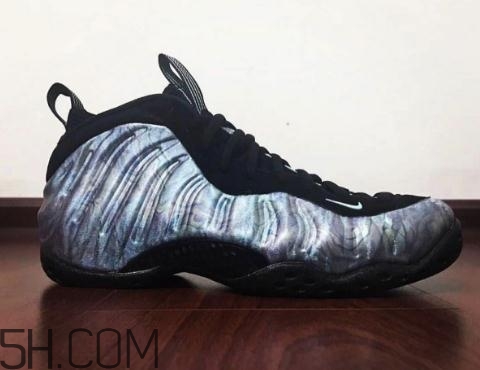 nike air foamposite one鮑魚噴實物什么樣？