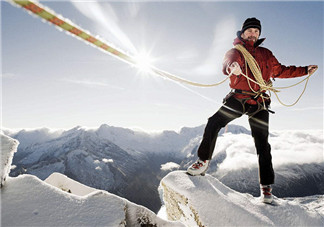 下雪爬山要準(zhǔn)備什么？爬山后小腿疼怎么按摩？