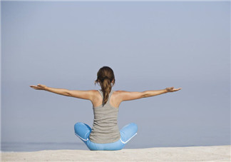 練瑜伽可以矯正駝背嗎？床上瑜伽有助睡眠減肥嗎？