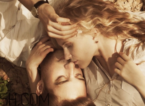 ysl反轉(zhuǎn)巴黎和黑鴉片香水哪個(gè)好？ysl反轉(zhuǎn)巴黎和黑鴉片對(duì)比