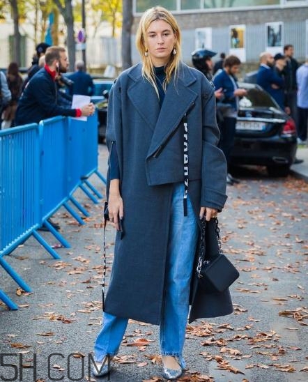 羊毛大衣掉色正常嗎？羊毛大衣掉色怎么辦？