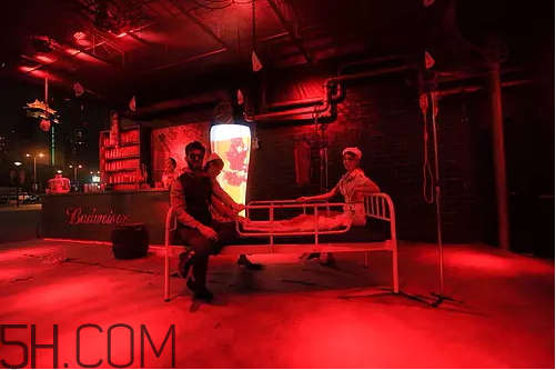 血色百威是什么？血色百威紅色的是什么？