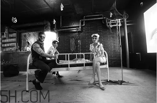 血色百威是什么？血色百威紅色的是什么？