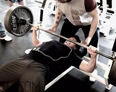 臥推會影響身高嗎？臥推會不會影響發(fā)育？