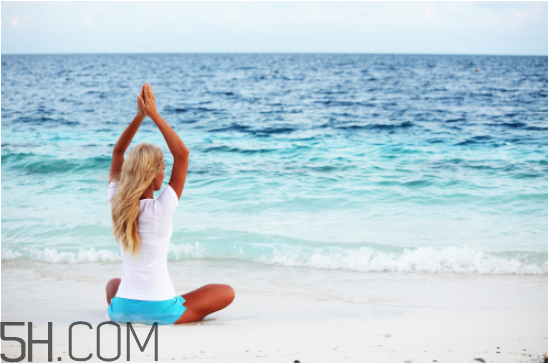 練形體的瑜伽動作有哪些？瑜伽后多久可以吃東西喝水？