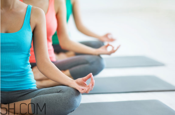 練形體的瑜伽動作有哪些？瑜伽后多久可以吃東西喝水？