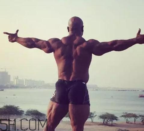 臥推要不要觸胸？臥推速度快好還是慢好？