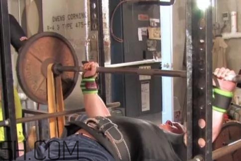 飛鳥能練胸肌嗎？臥推和飛鳥哪個(gè)更練胸？