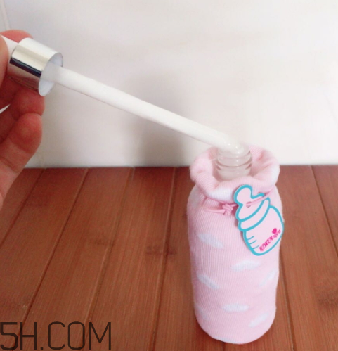 日吻牛初乳保濕提亮精華乳液怎么樣？多少錢？