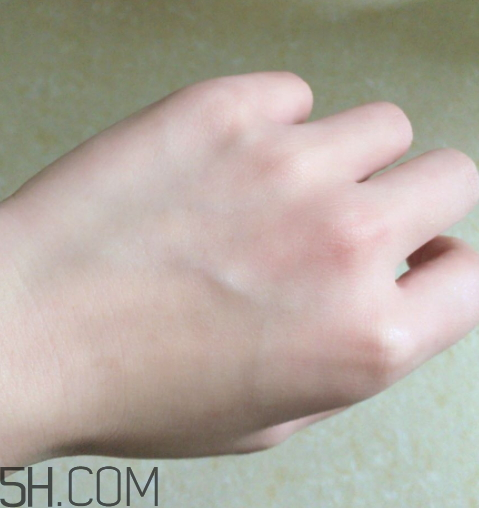 日吻牛初乳保濕提亮精華乳液怎么樣？多少錢？