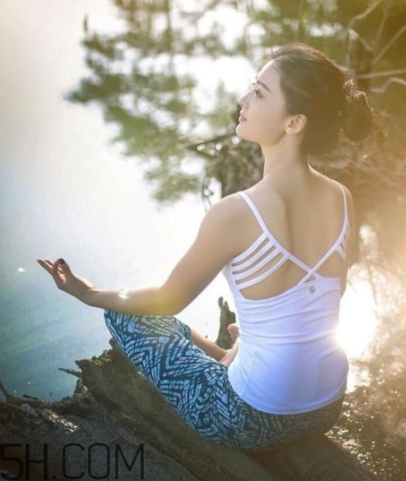 頸椎病人練瑜伽的好處？瑜伽治療便秘的動(dòng)作