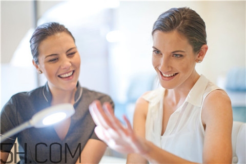 肺氣腫跟抽煙有關系嗎？肺氣腫跟生氣有關系嗎？