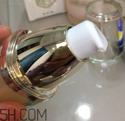 百雀羚精華液怎么打開？百雀羚精華液怎么開蓋