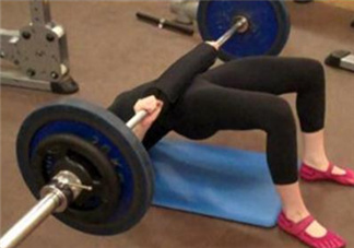 臀橋負(fù)重有危害嗎？負(fù)重臀橋的正確做法